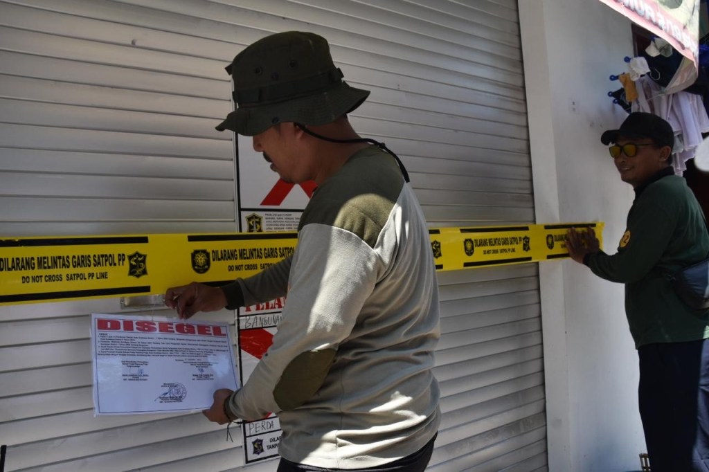 Tak Miliki Izin PBG, 60 Bangunan di Surabaya Disegel Satpol&nbsp;PP